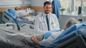 Medicii de la Institutul Marius Nasta, acuzați că luau șpagă, încasau salarii uriașe! Averile lor au fost puse sub sechestru